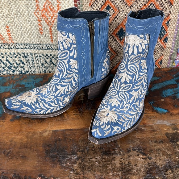 Old Gringo Bluebelle embroidered boots. New in box. - Picture 6 of 10